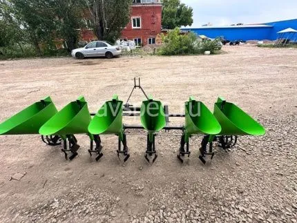 Чеснокосажалка (сеялка чеснока) шестирядная