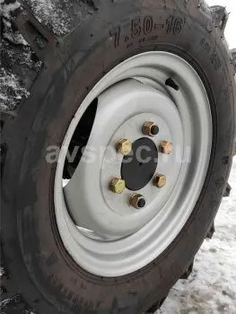 Трактор Dongfeng DF-404C G2 с кабиной